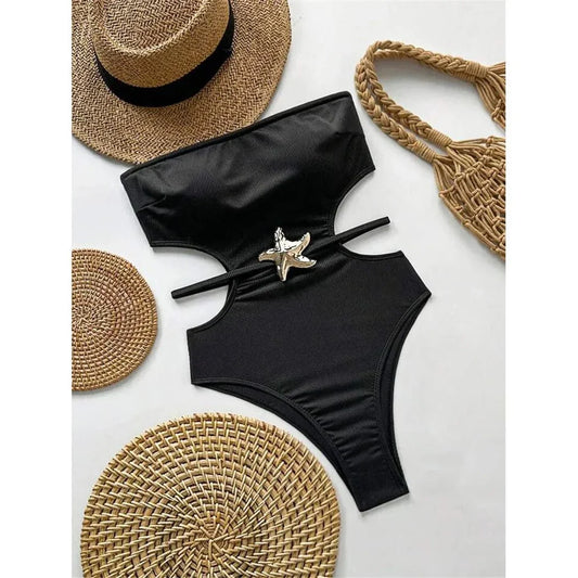 Jednoczęściowy strój kąpielowy z wycięciami w tali