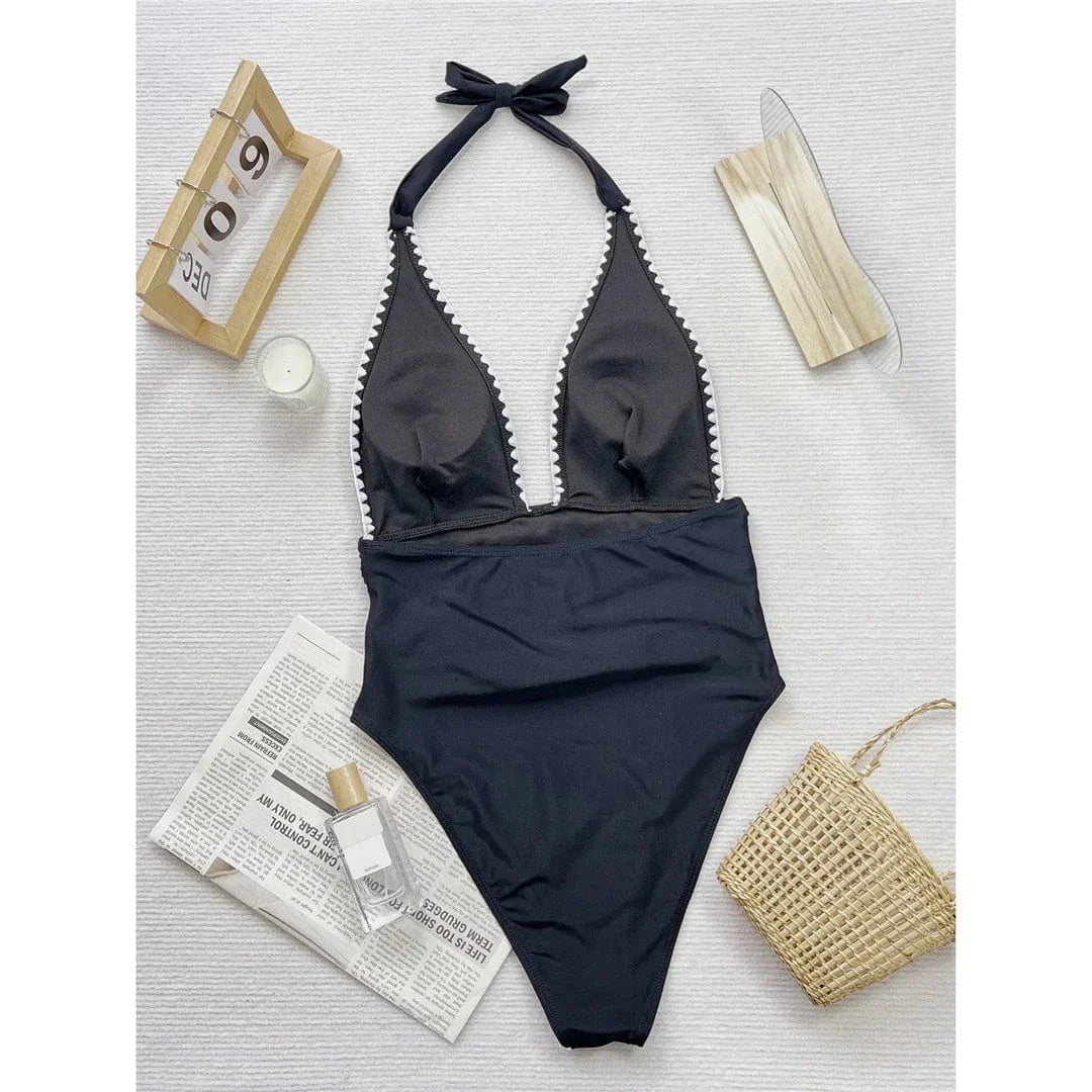 Jednoczęściowy strój kąpielowy z odkrytymi plecami