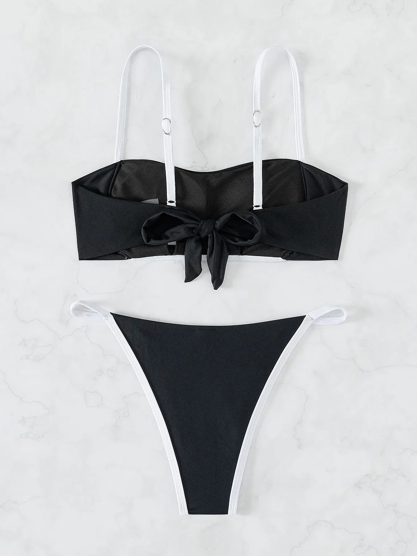 Bikini z wiązaniem na plecach
