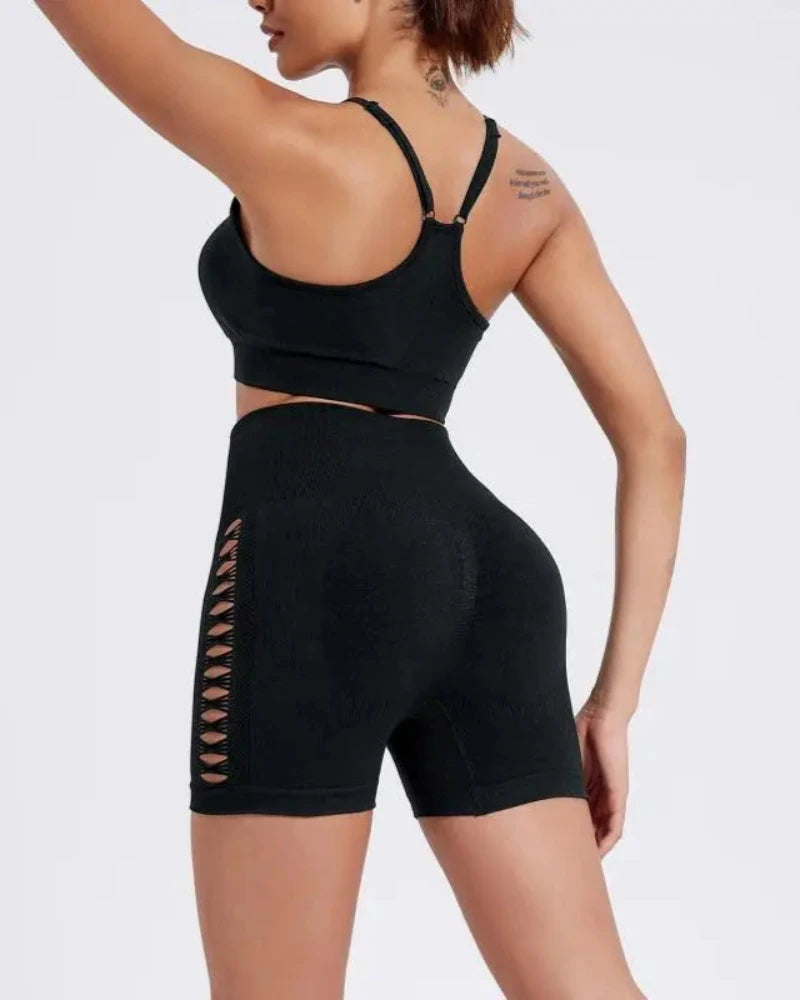 Krótki komplet sportowy top + spodenki z wycięciami