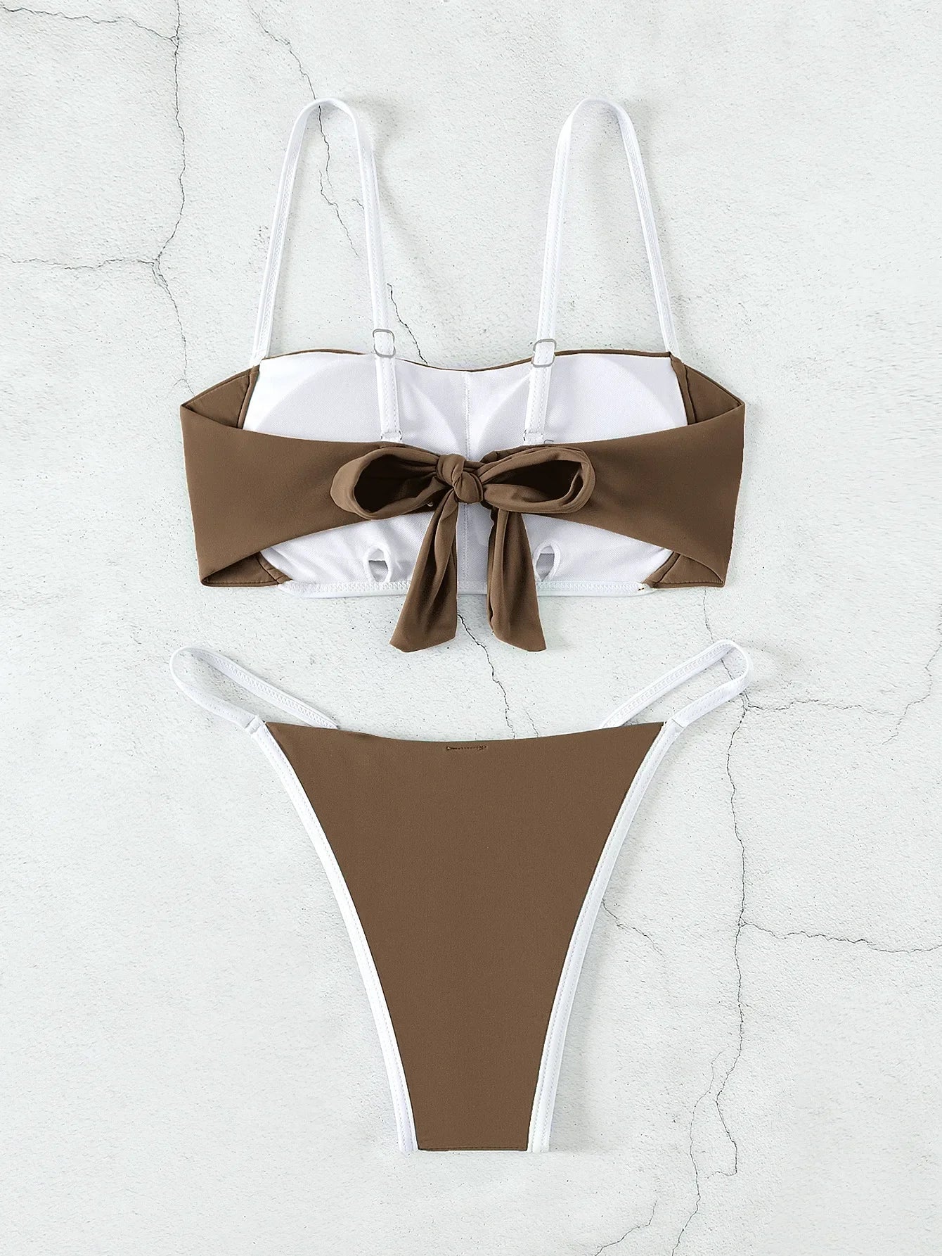 Bikini z wiązaniem na plecach