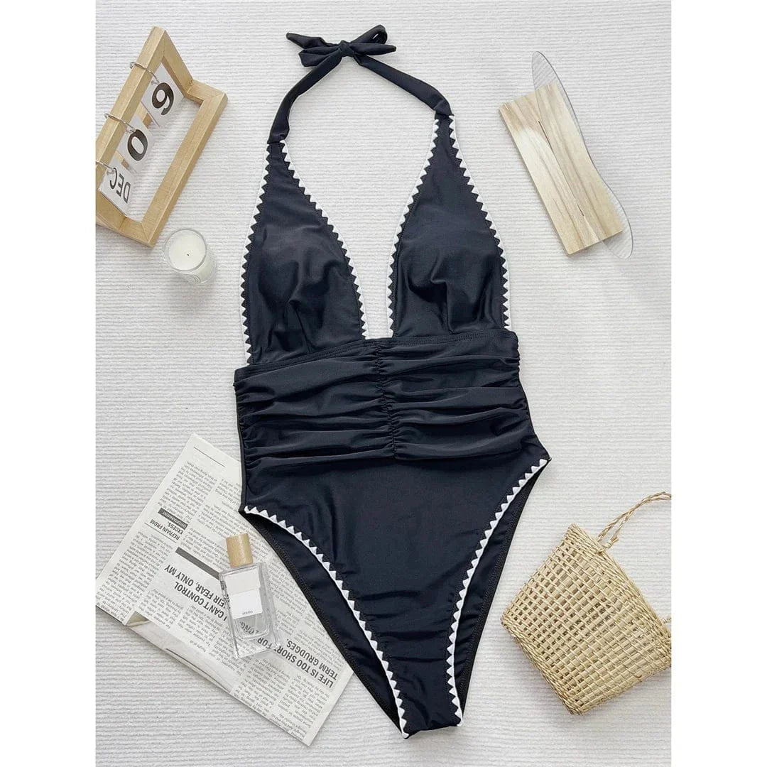 Jednoczęściowy strój kąpielowy z odkrytymi plecami