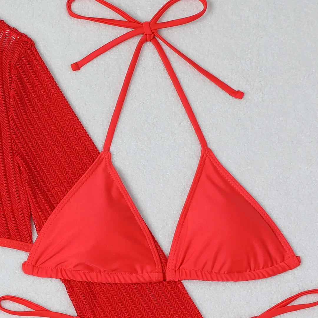 Bikini z odkrytymi plecami i sukienką plażową