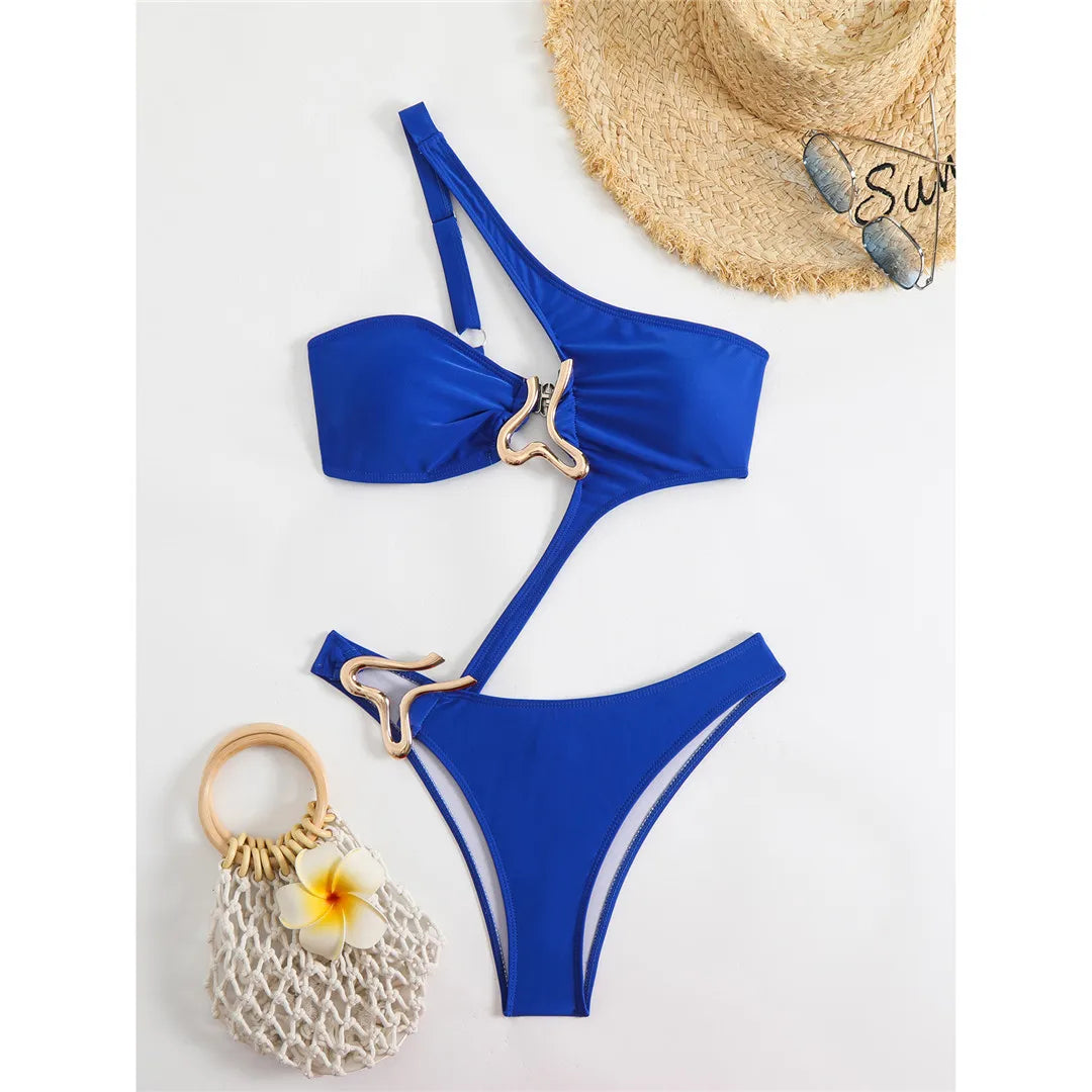 Monokini z mocnymi wycięciami