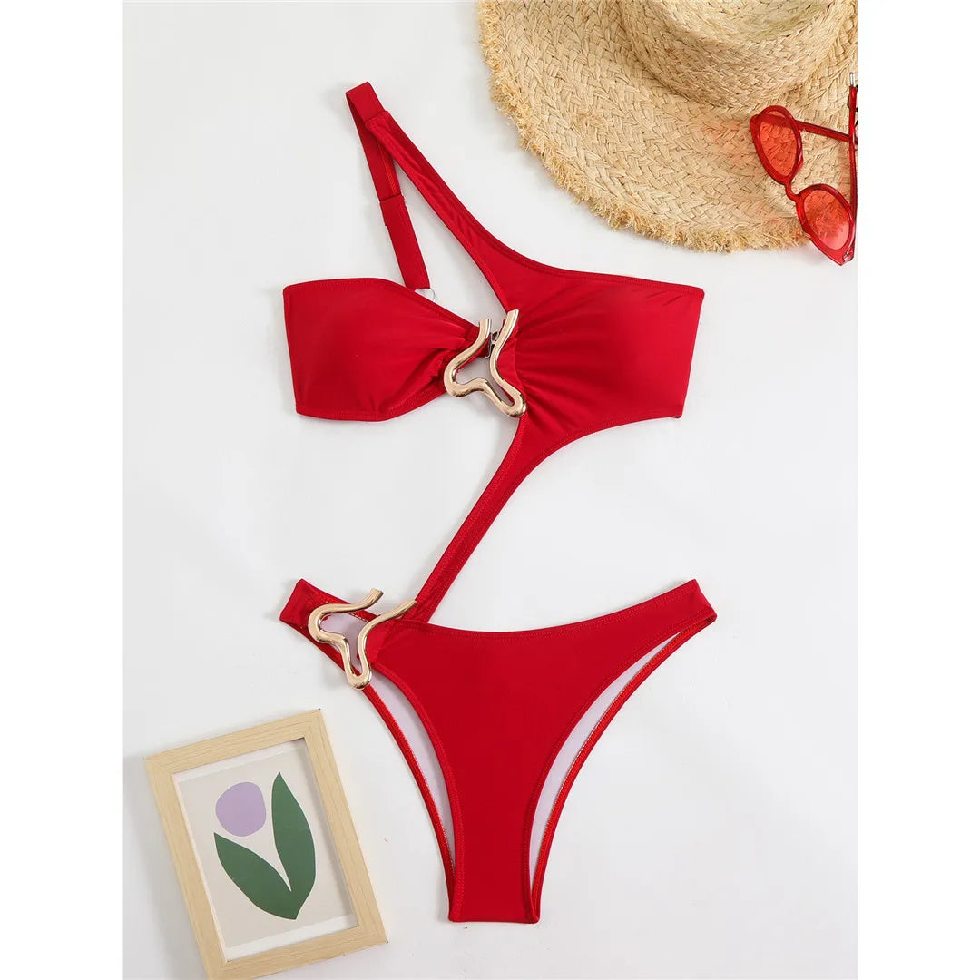 Monokini z mocnymi wycięciami