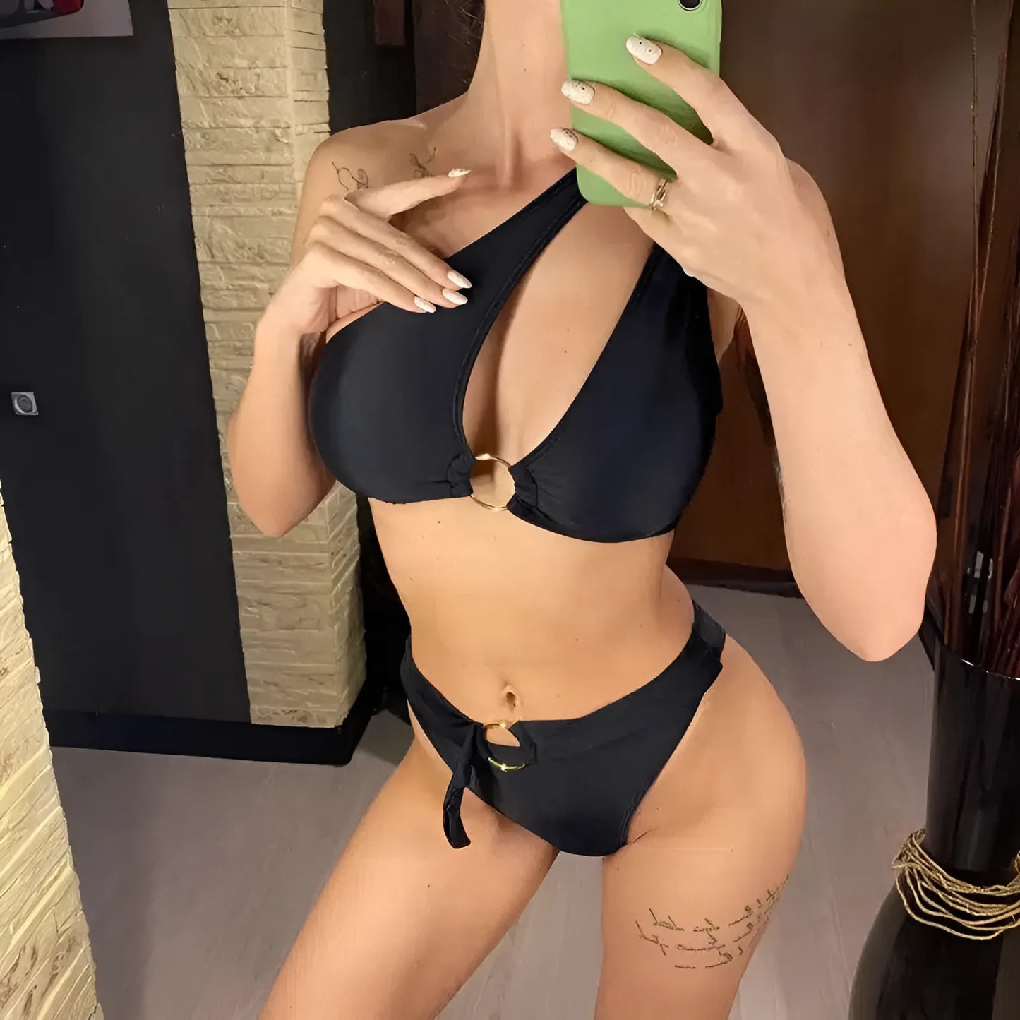 Asymetryczny dwuczęściowy strój kąpielowy bikini
