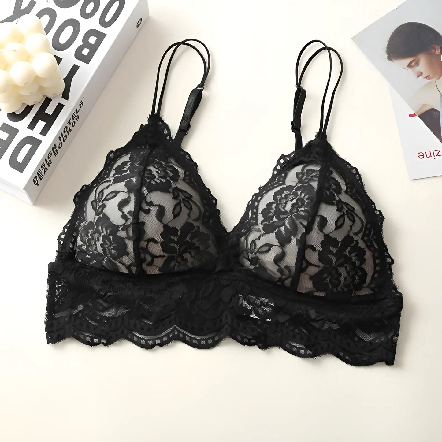 Biustonosz koronkowy bralette z trójkątnymi miseczkami