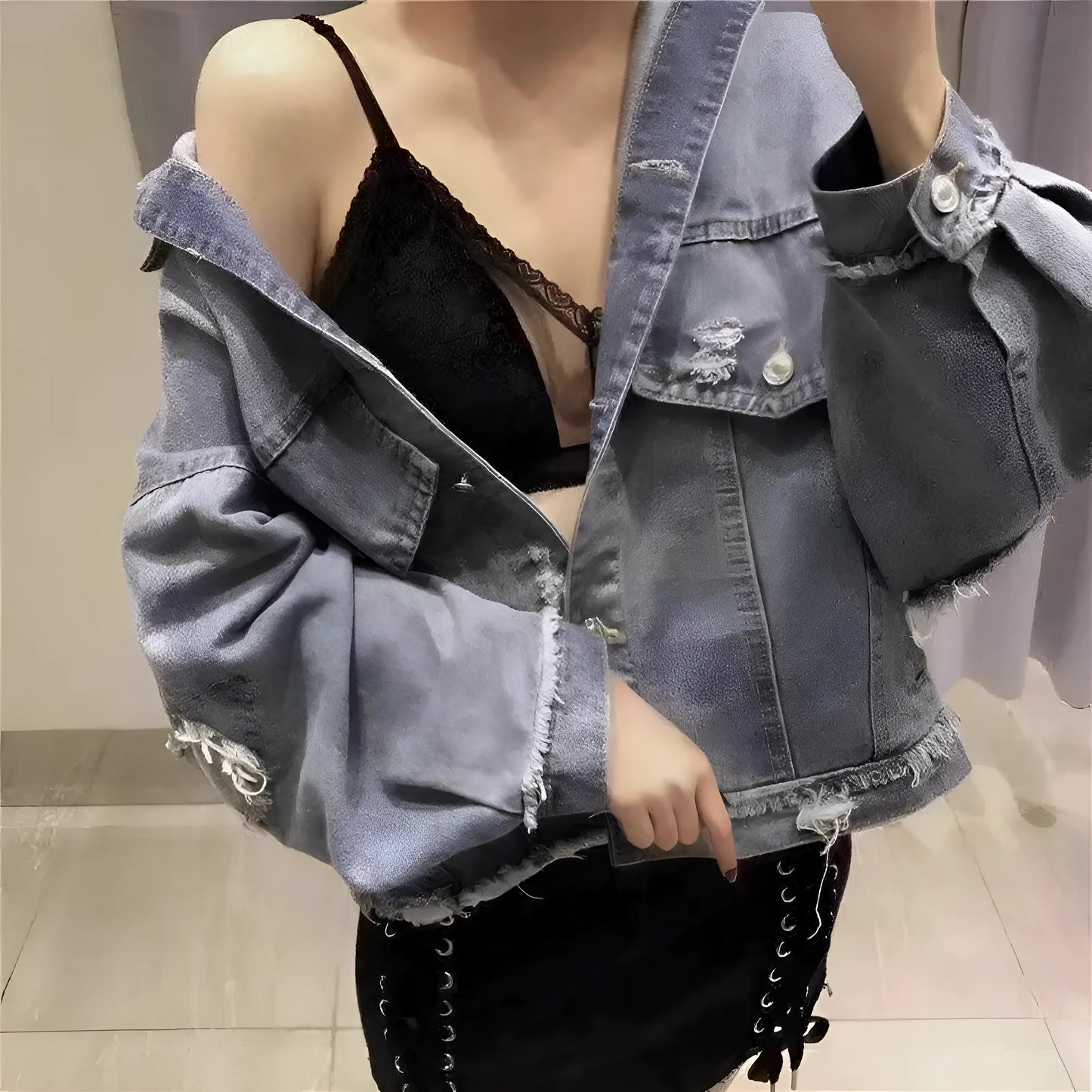 Biustonosz o kroju bralette z paskami