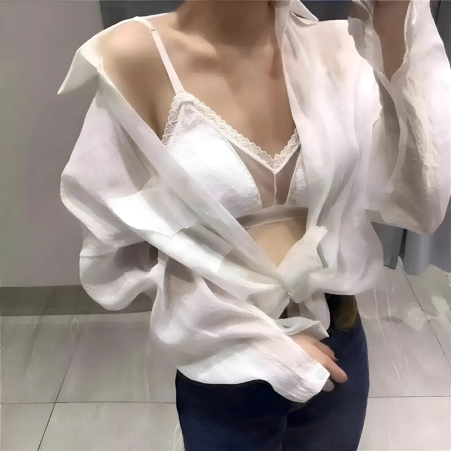 Biustonosz o kroju bralette z paskami