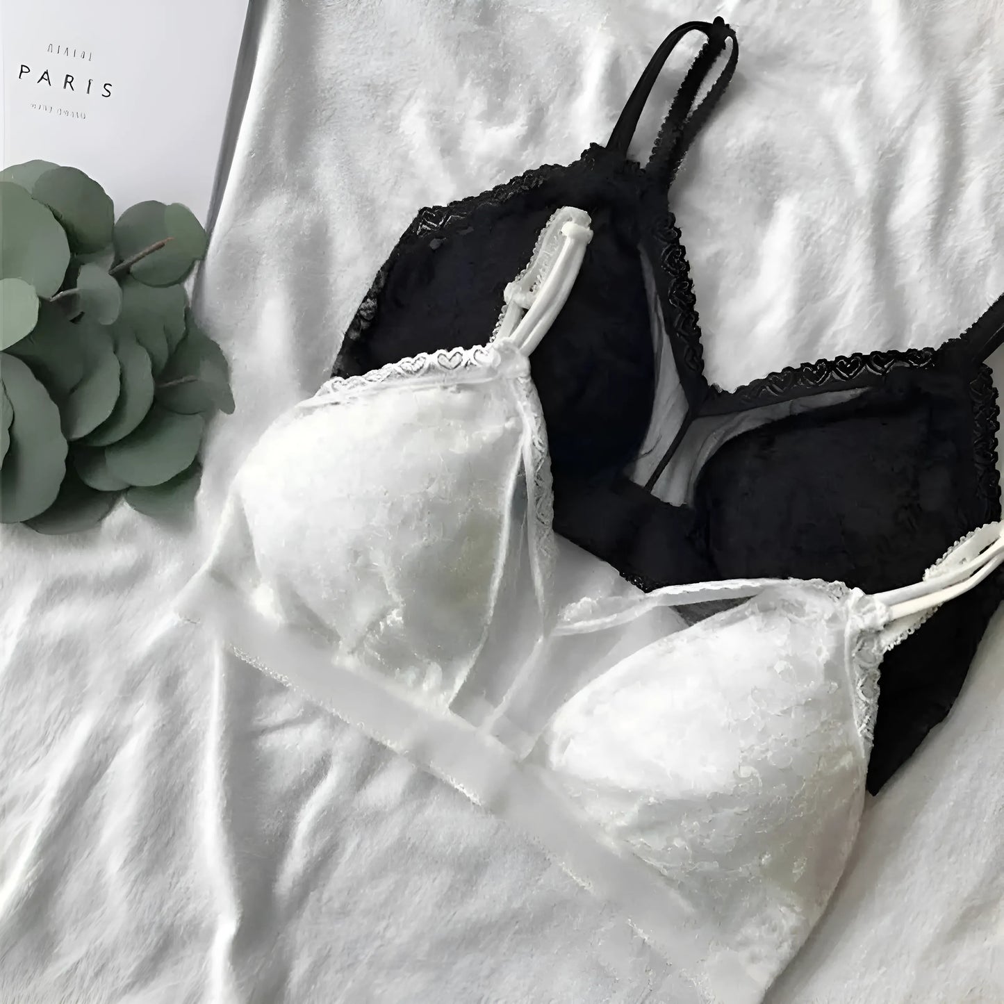 Biustonosz o kroju bralette z paskami