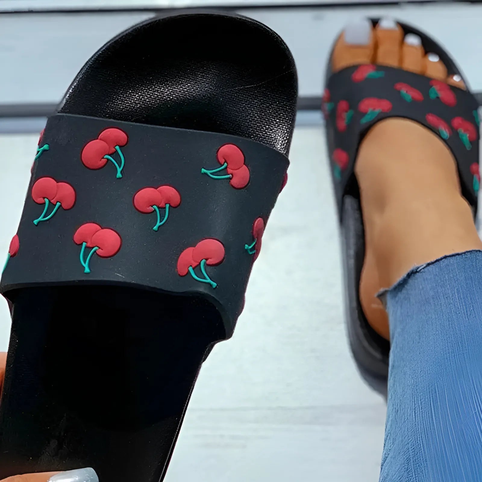 Klapki damskie z motywem owoców