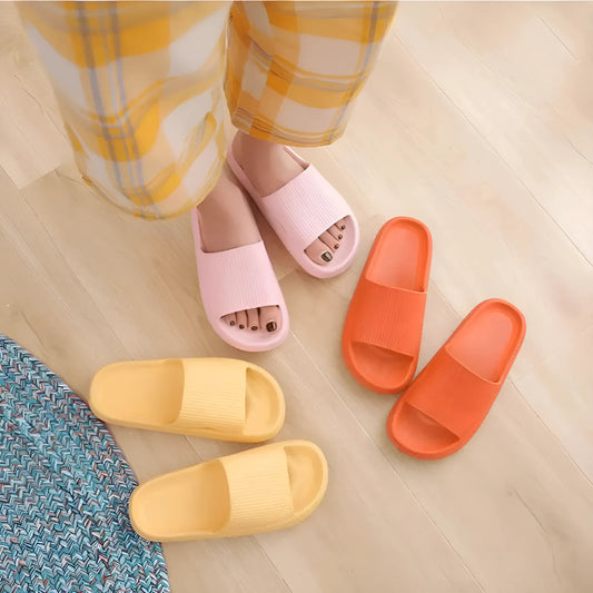 Klasyczne klapki damskie na grubej podeszwie