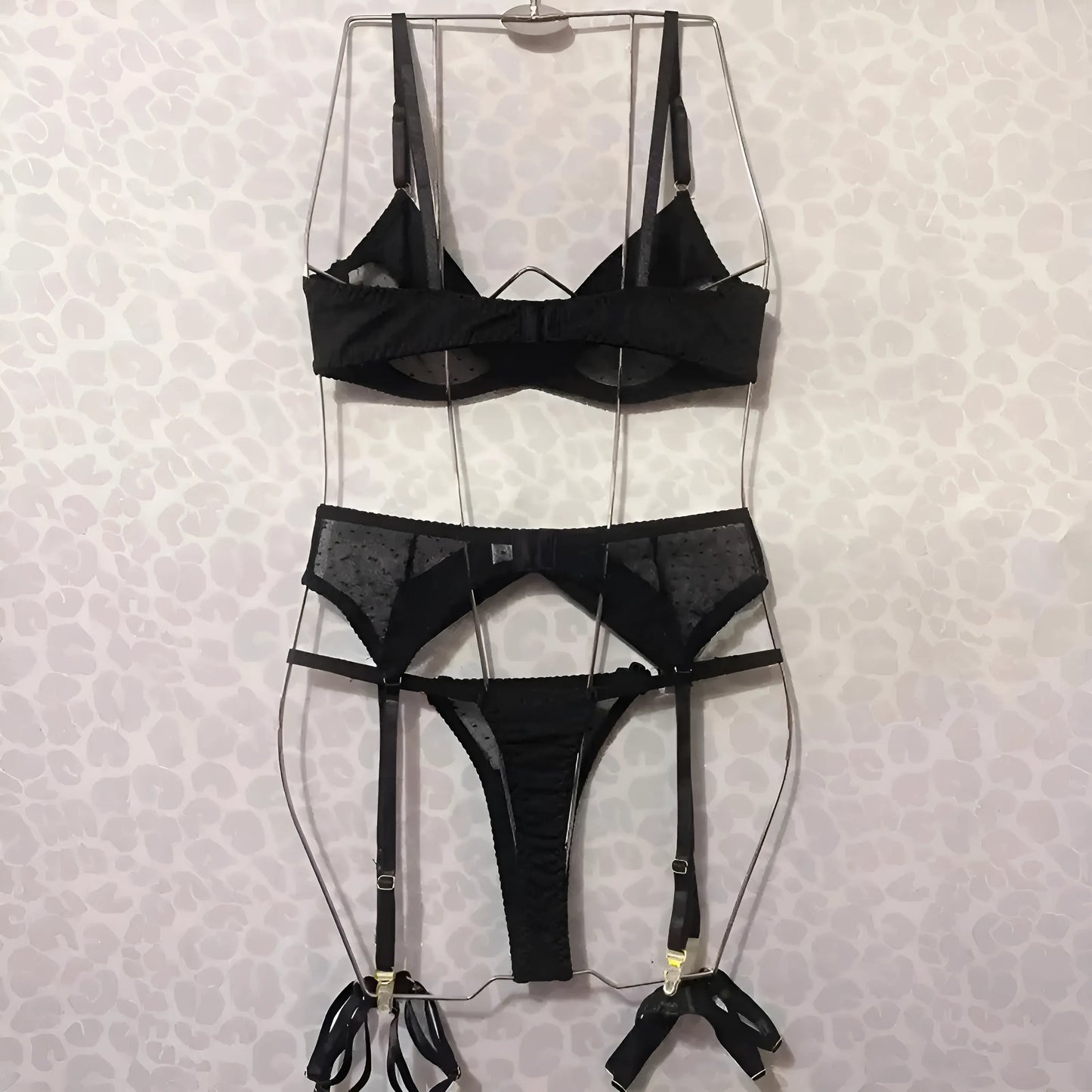 Komplet bielizny koronkowej w kropki