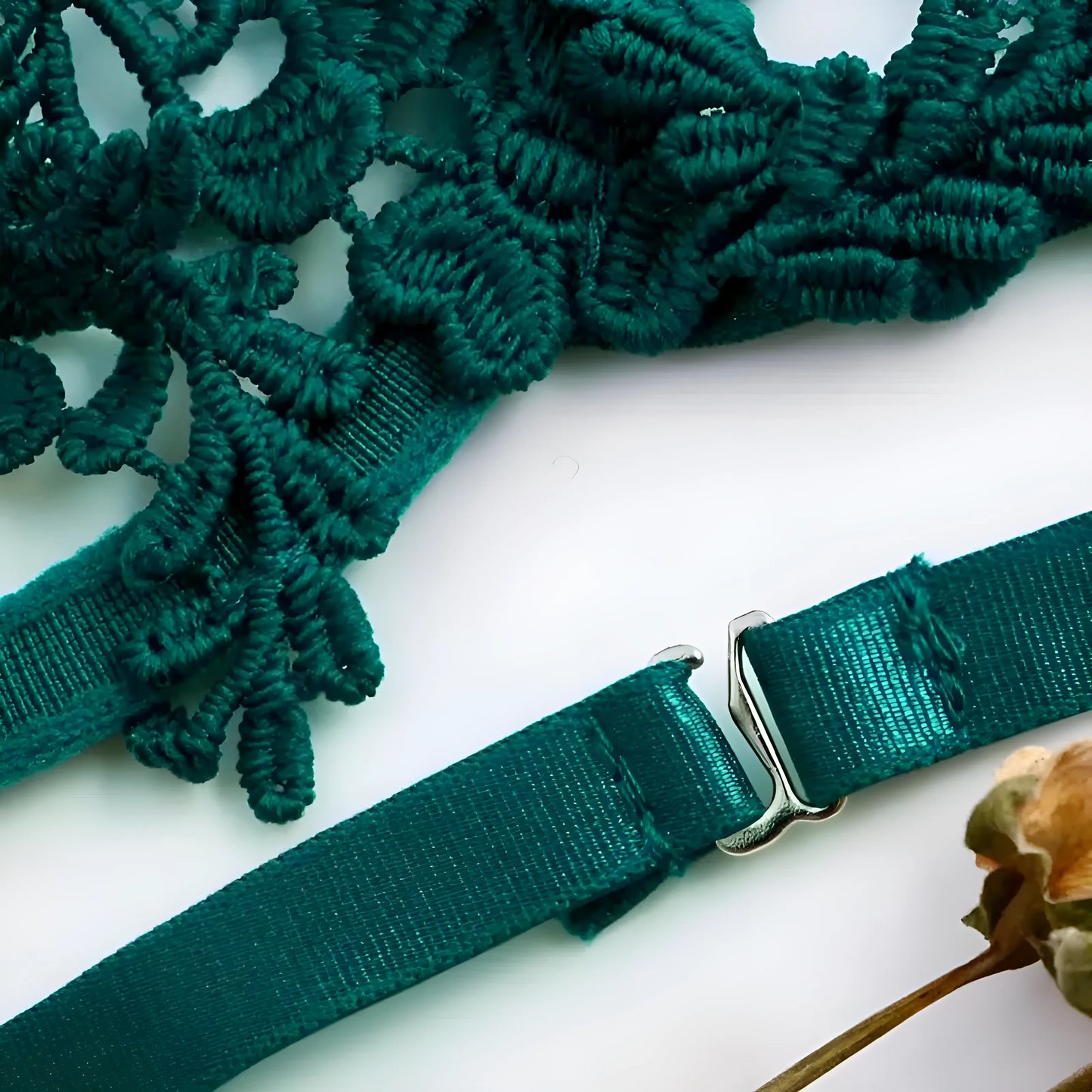 Komplet bielizny koronkowej z kwiatowym motywem