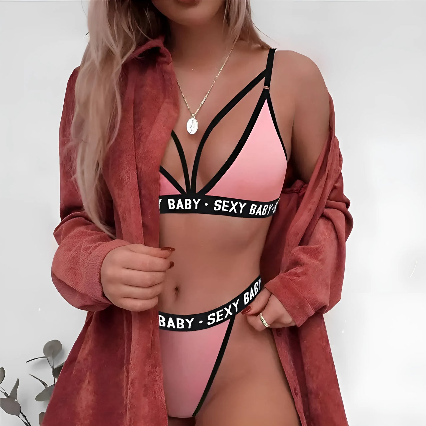 Komplet bielizny z napisem "Sexy baby"
