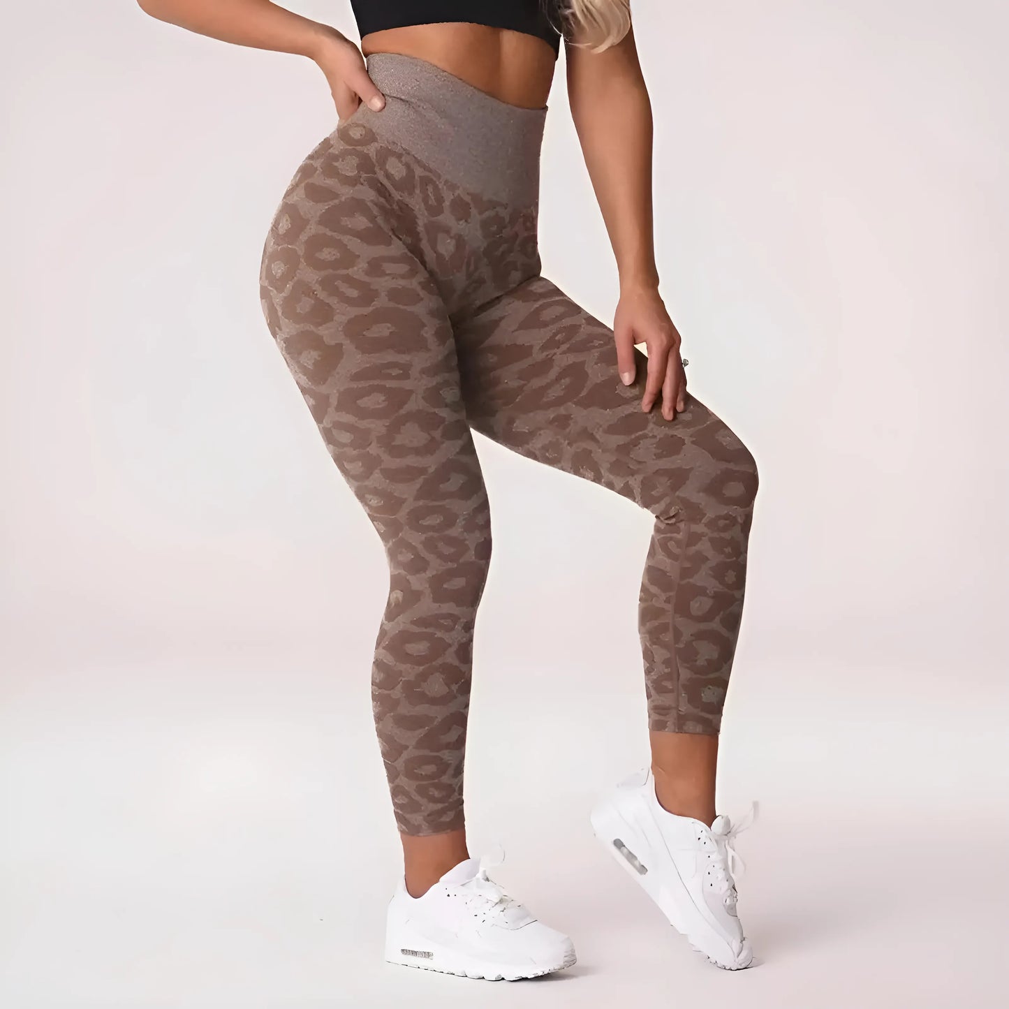 Sportowe legginsy damskie z motywem panterki