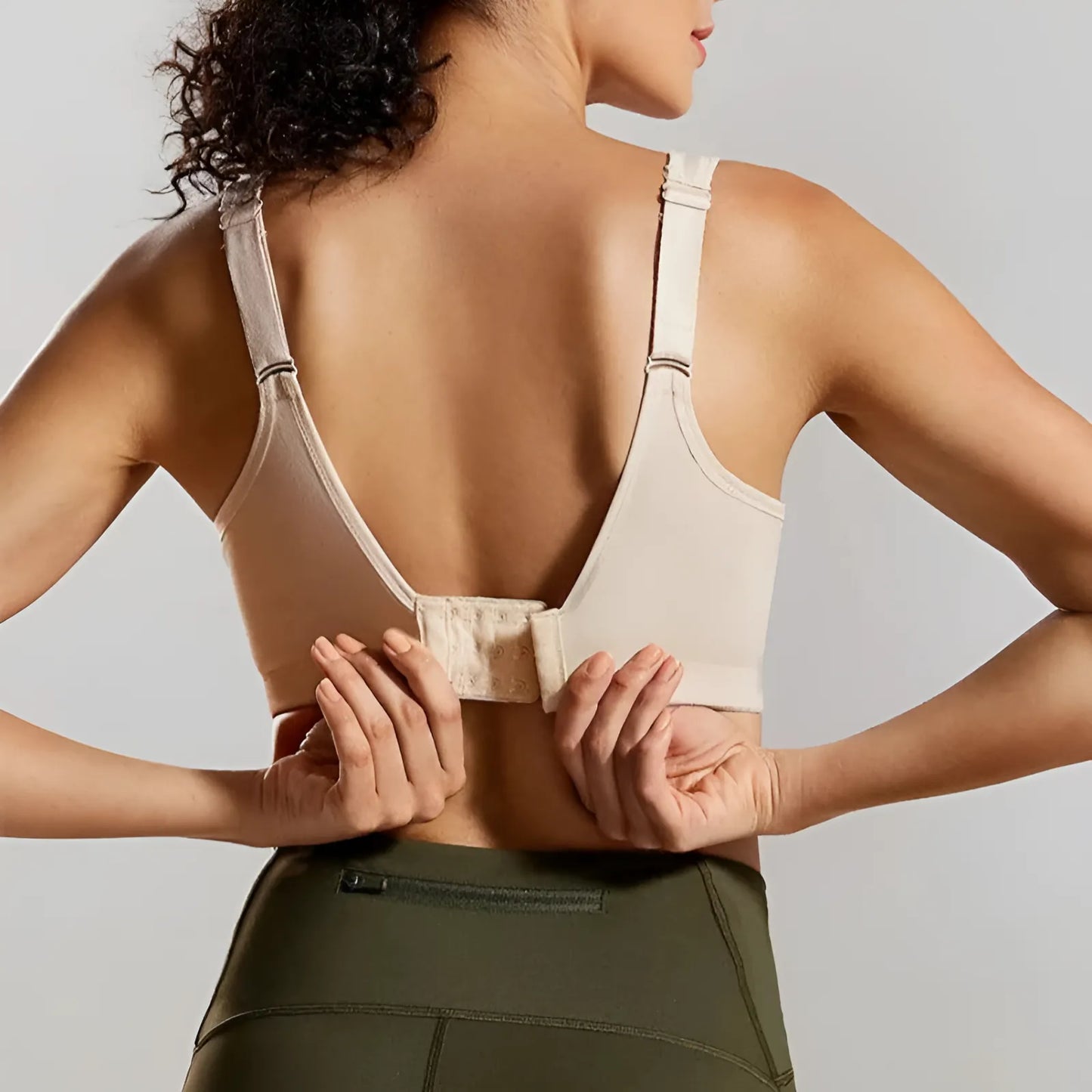 Sportowy biustonosz w dużych rozmiarach