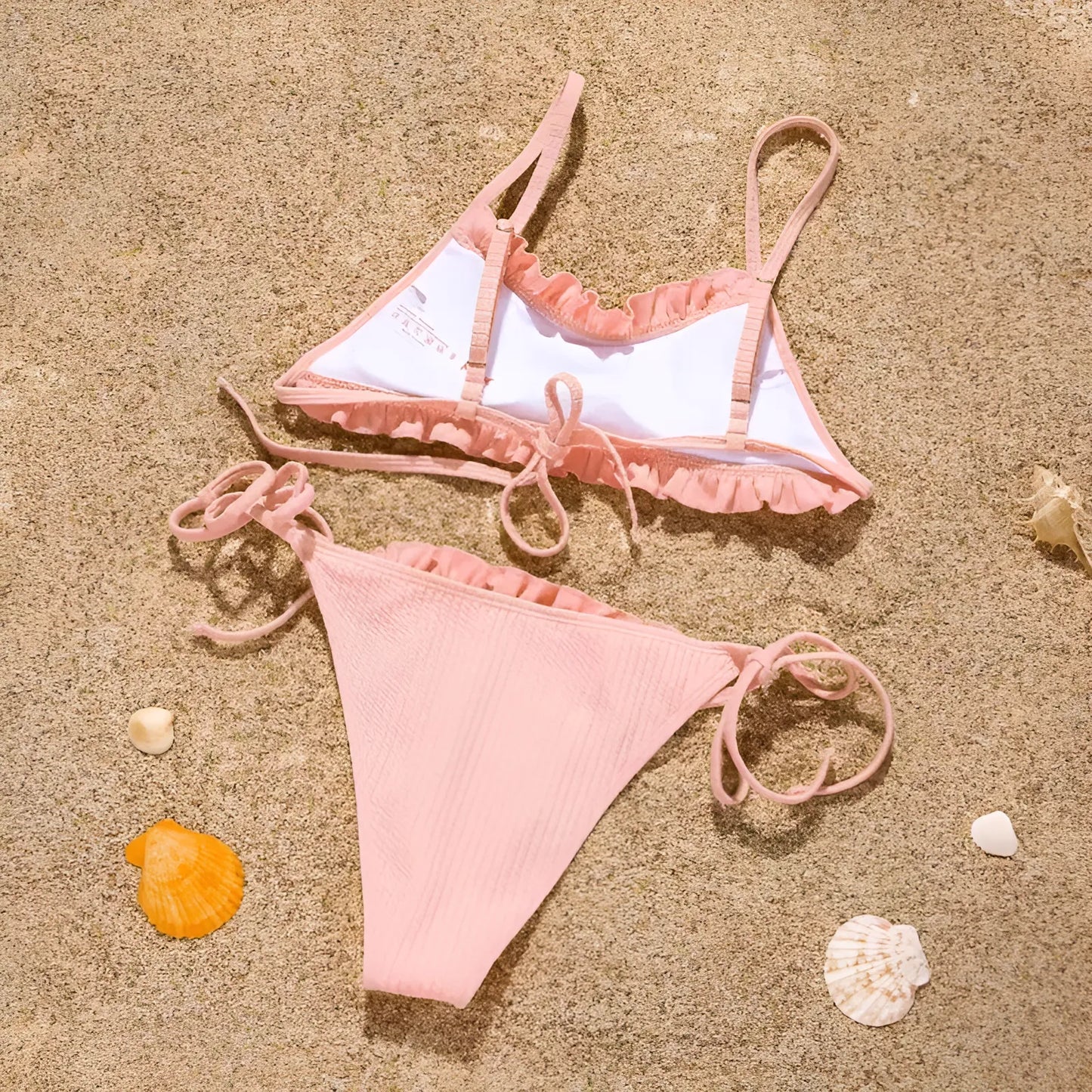 Strój kąpielowy dwuczęściowy z delikatnymi falbankami