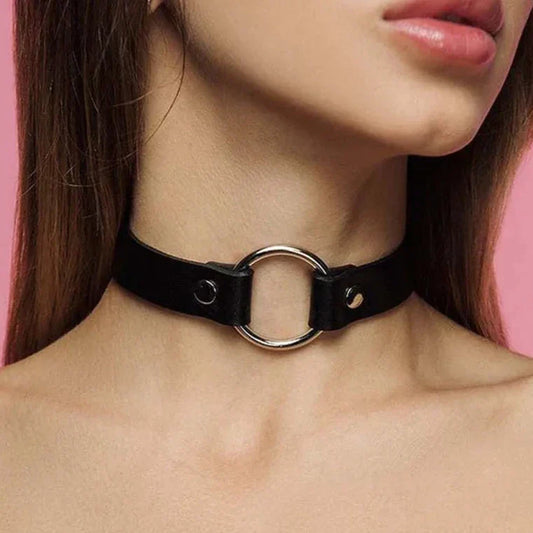 Choker na szyję z metalowym pierścieniem