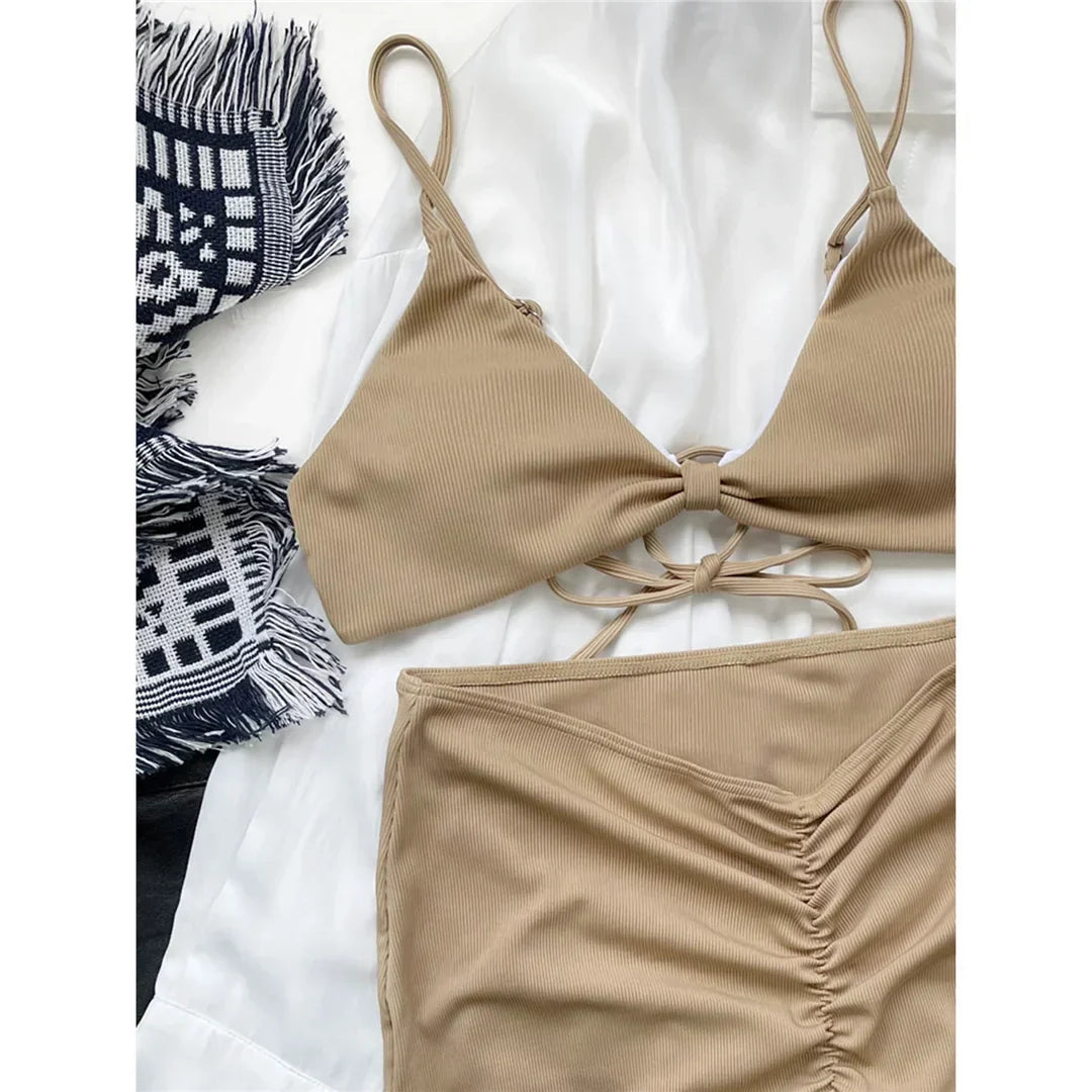 Dwuczęściowy strój kąpielowy ze spódniczką