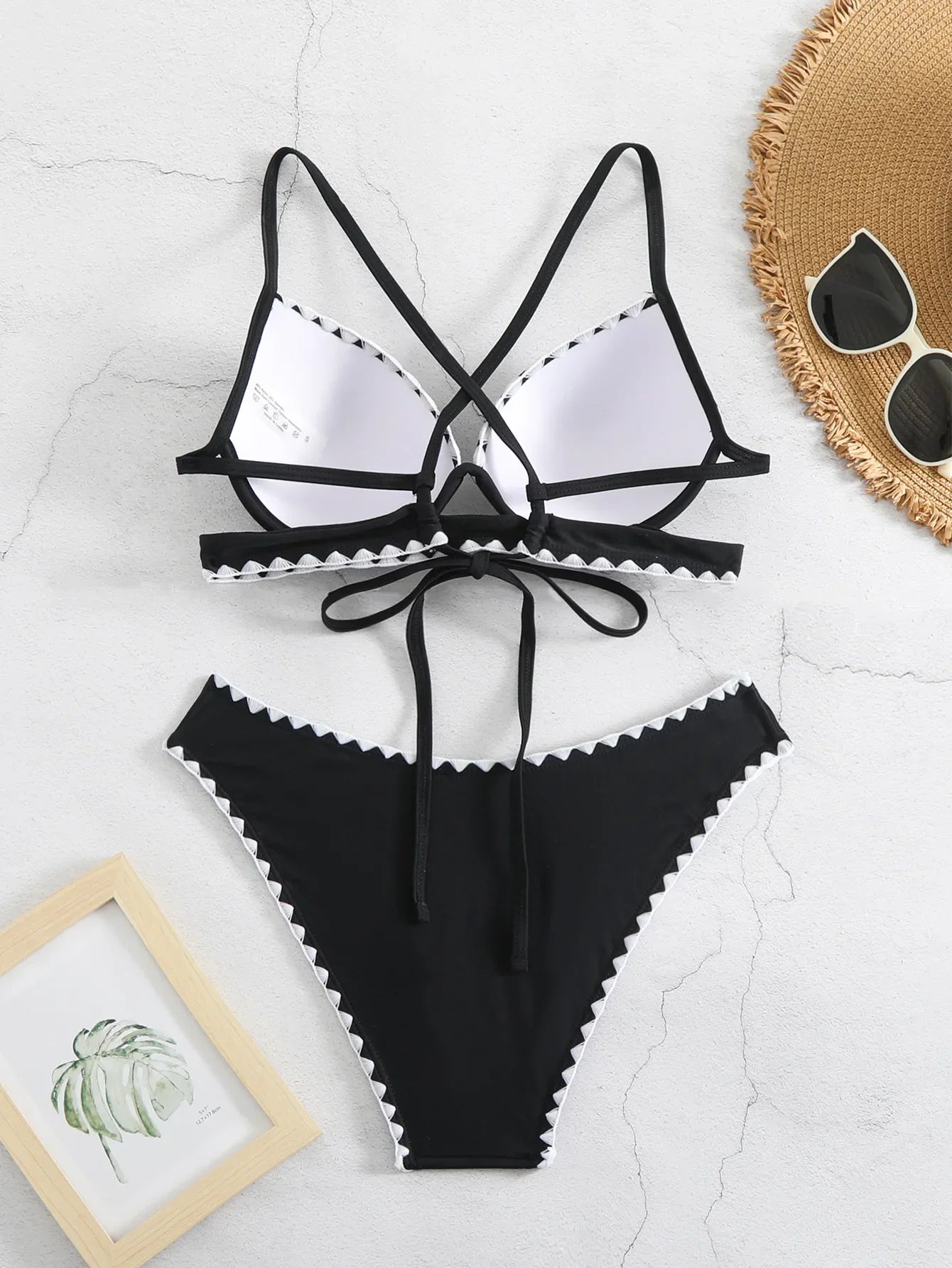 Bikini z regulowanym wiązaniem na plecach