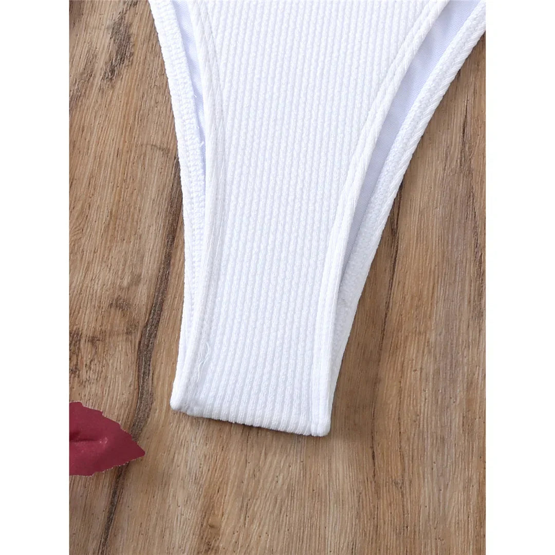 Dwuczęściowy strój kąpielowy z wiązaniami na biodrach i szyi