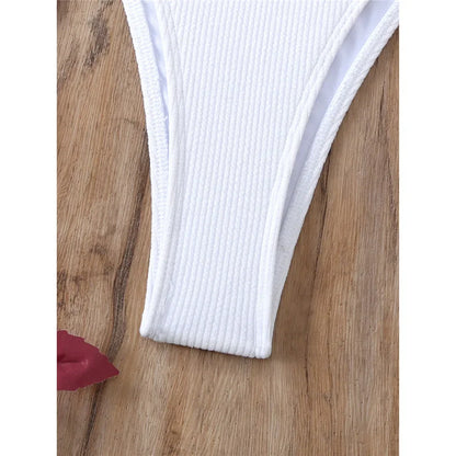 Dwuczęściowy strój kąpielowy z wiązaniami na biodrach i szyi