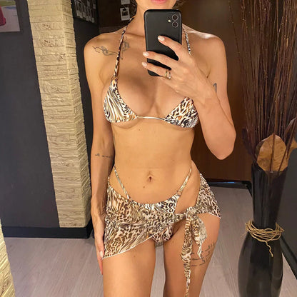 Dwuczęściowy strój kąpielowy w panterkę z wiązanym biustonoszem