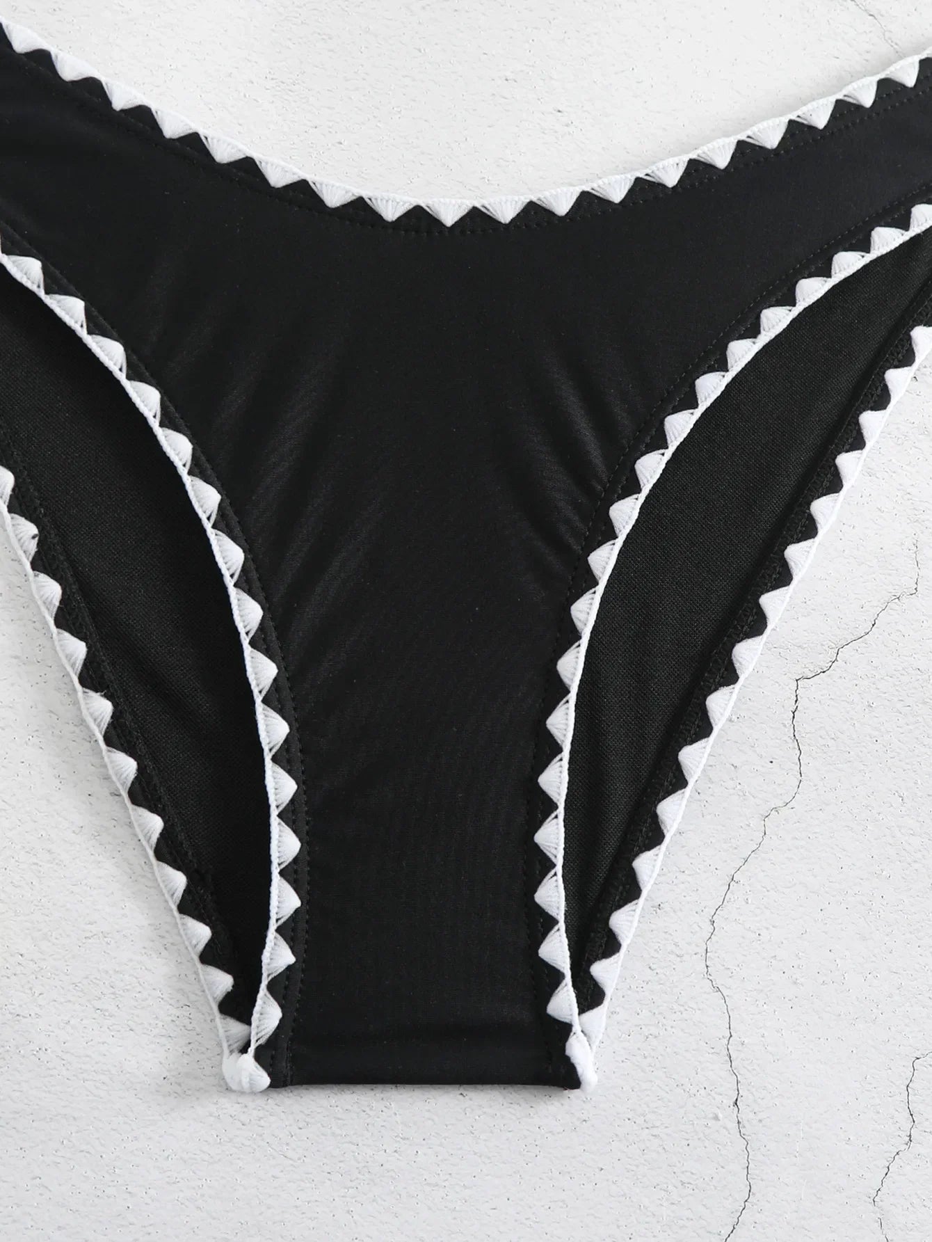Bikini z regulowanym wiązaniem na plecach