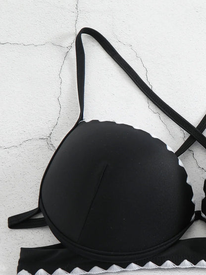 Bikini z regulowanym wiązaniem na plecach