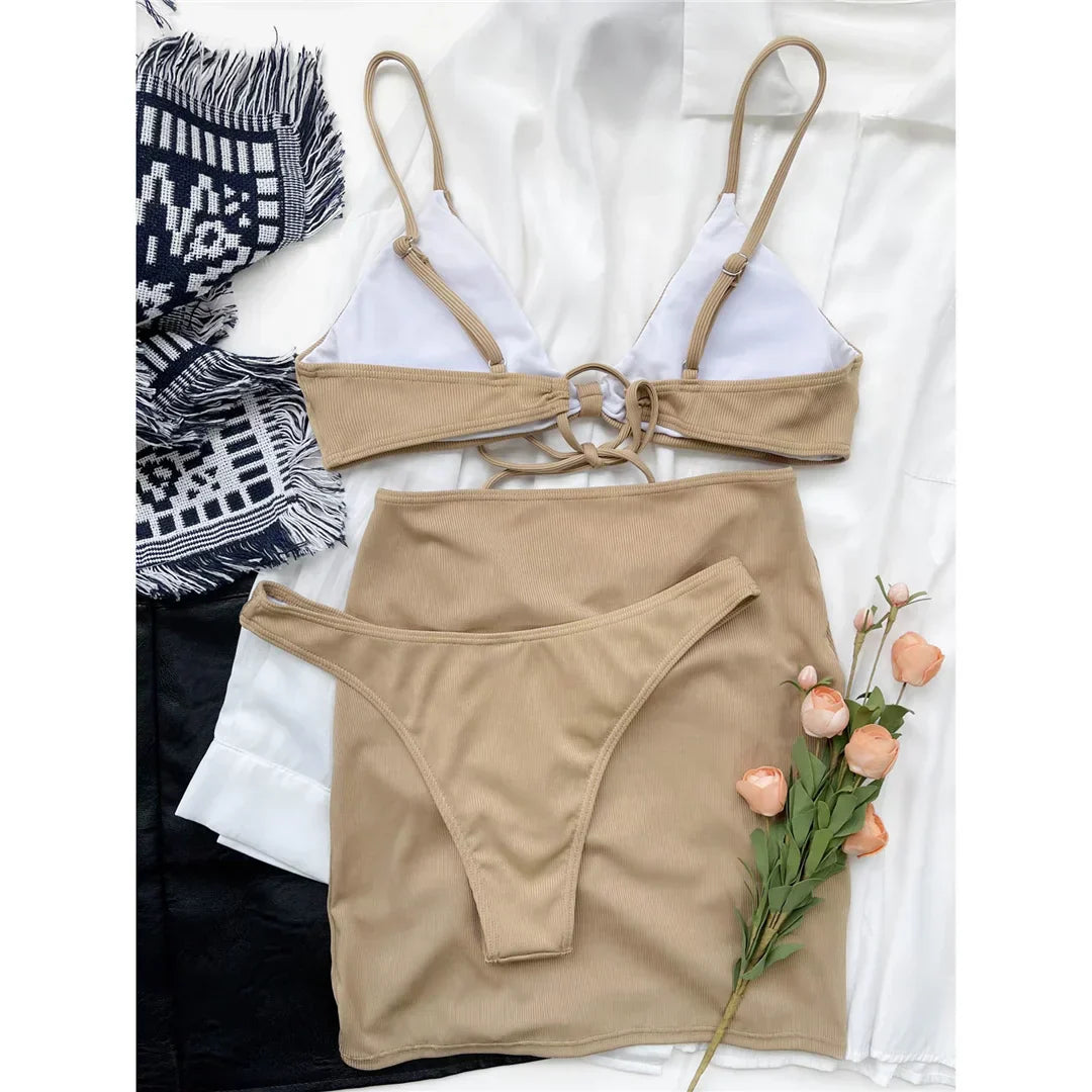 Dwuczęściowy strój kąpielowy ze spódniczką