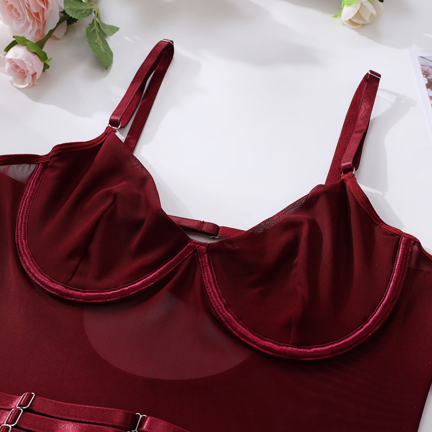 Seksowne body z delikatną siateczką