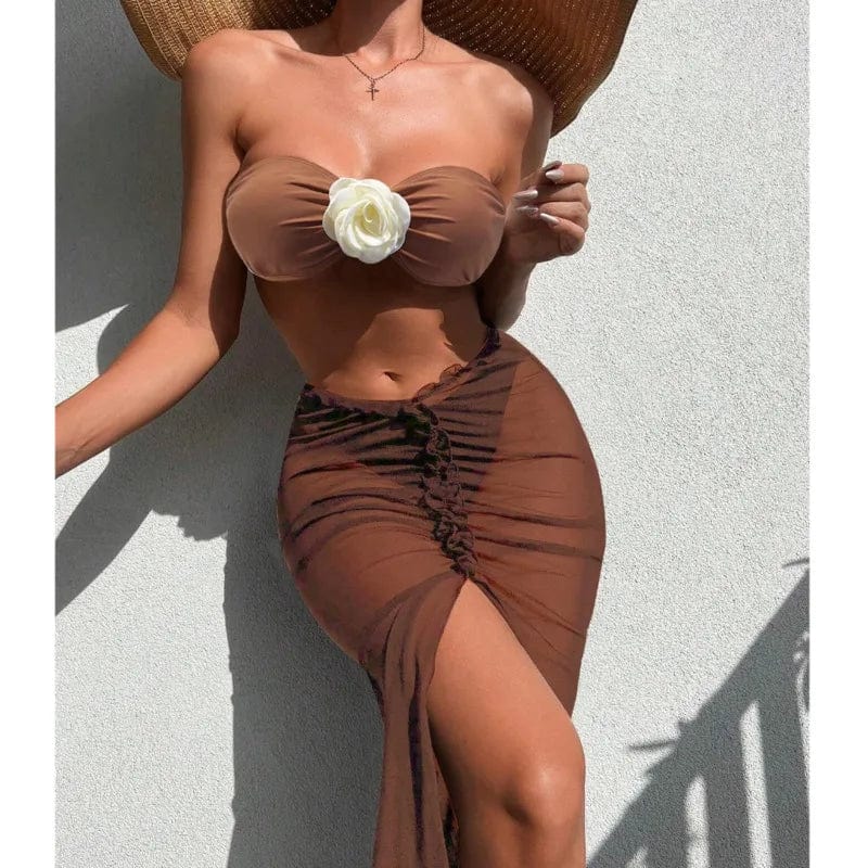 Strój kąpielowy z ozdobną różą i spódnicą