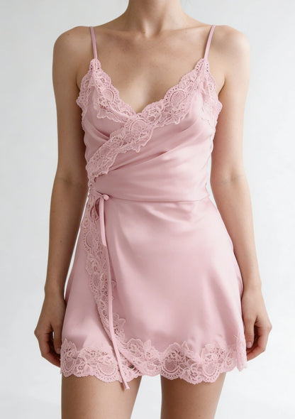 Koszula nocna z wiązaniem w pasie