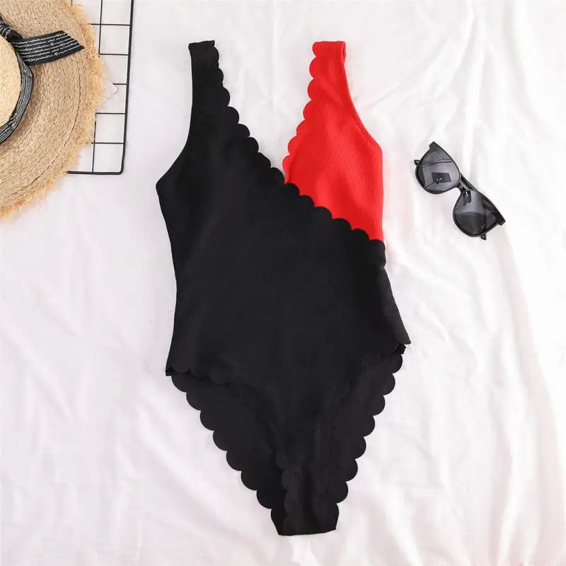 Jednoczęściowy strój kąpielowy dwukolorowy - Czarno-czerwony / S