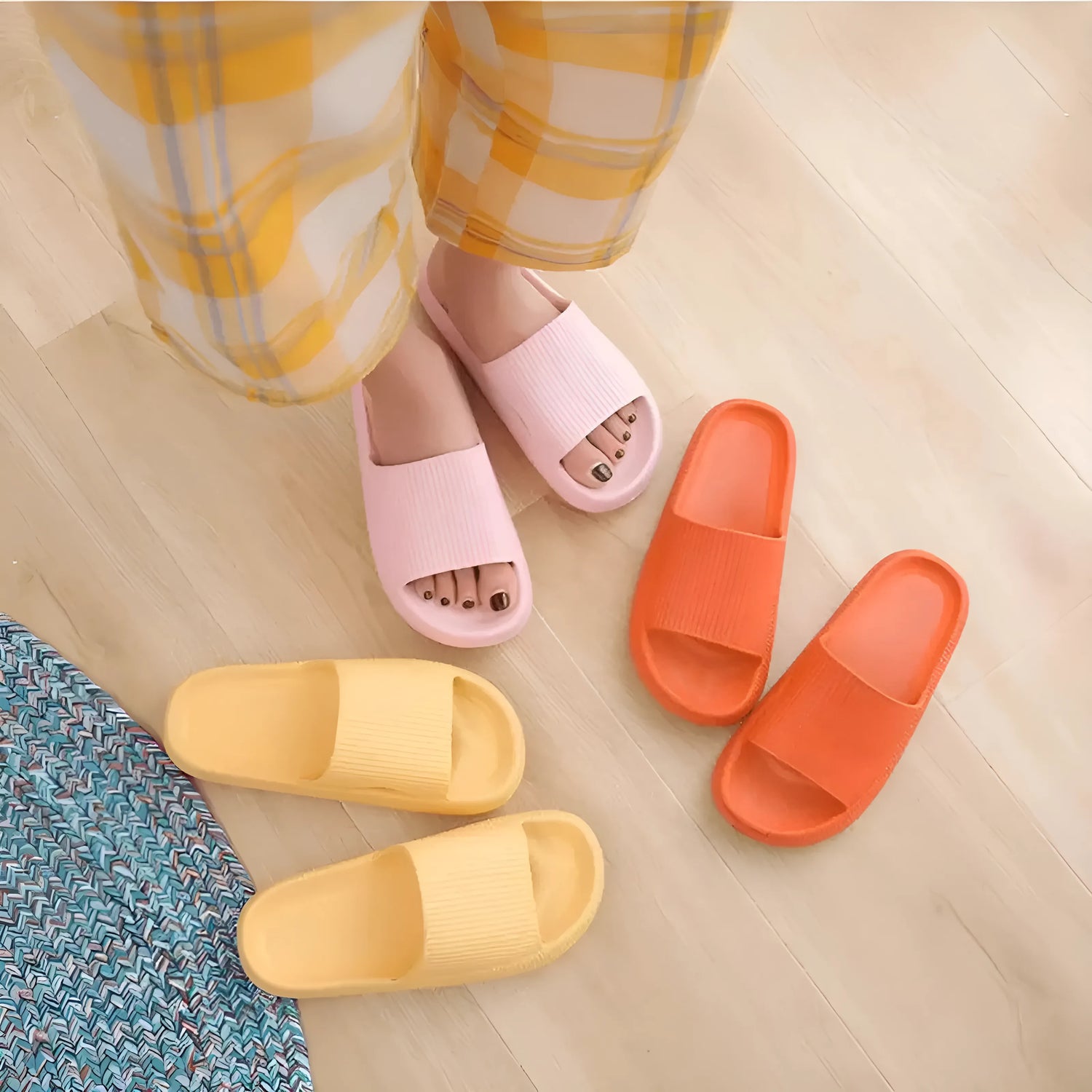  Klasyczne klapki damskie na grubej podeszwie