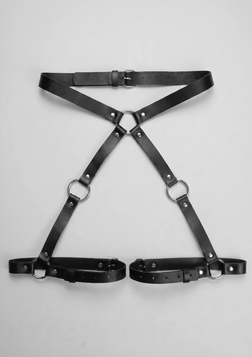 Skórzany harness na pośladki z kółeczkiem