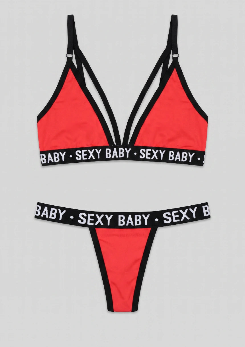 Komplet bielizny z napisem "Sexy baby"