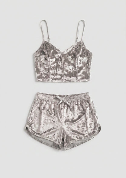 Welurowa piżamka z topem i szortami