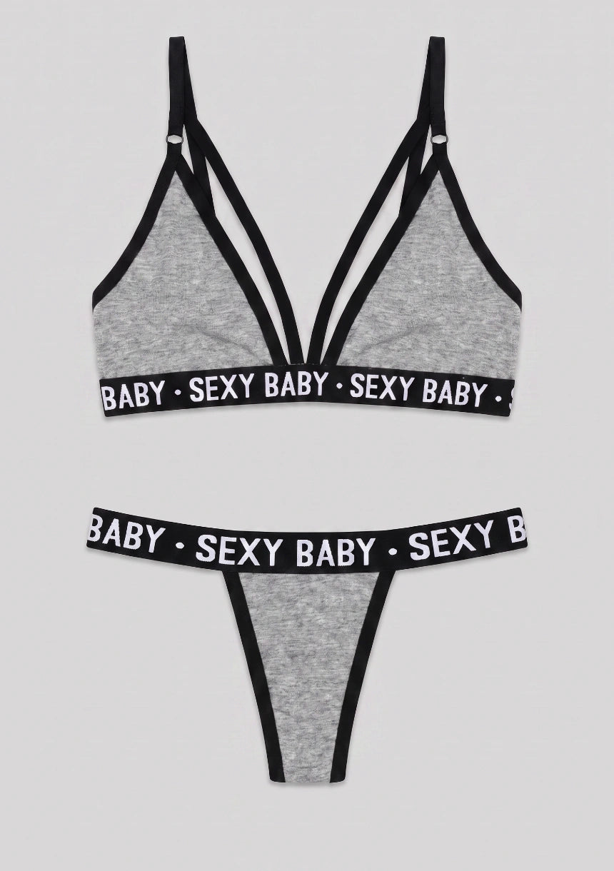 Komplet bielizny z napisem "Sexy baby"