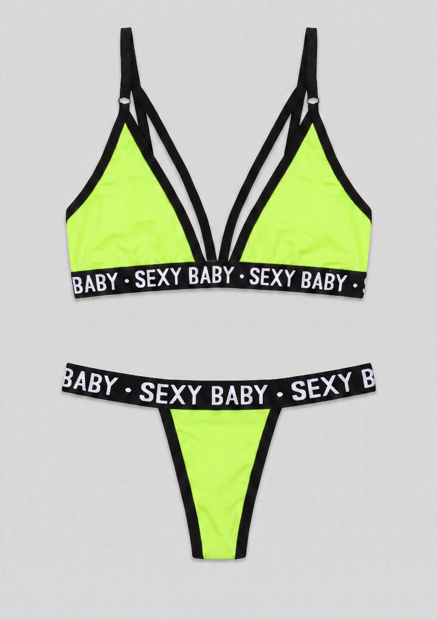 Komplet bielizny z napisem "Sexy baby"