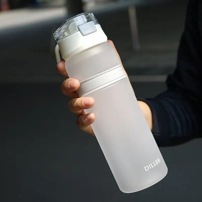 Matowa butelka na wodę - Biały / 550ml