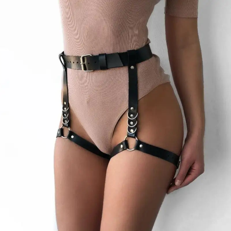 Skórzany harness z paskami na udach - Czarny / Uniwersalny