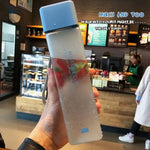 Transparentna butelka na wodę z napisami - Niebieski / 480ml