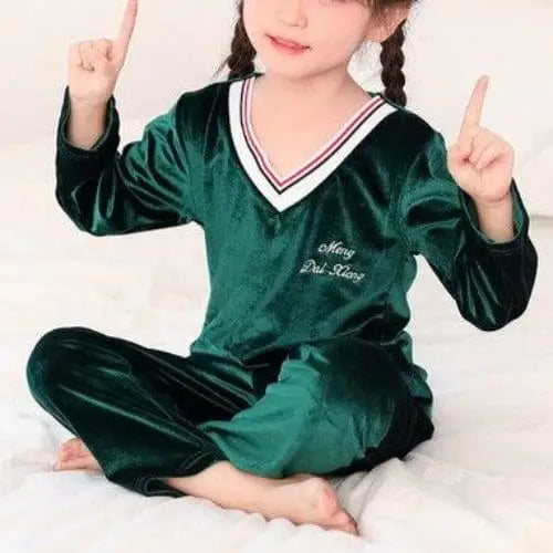Welurowa piżama dziecięca - Zielony / 100cm